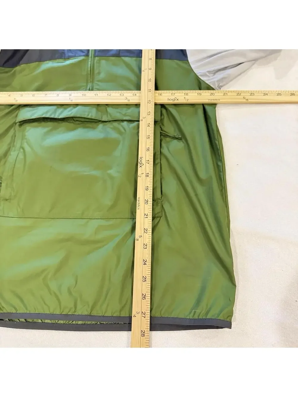 The North Face Men's Fanorak Windwall Windbreaker Jacket Green Gray Size Small
